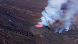 火山岩浆喷射现场，震耳欲聋的声音，仿佛大自然的怒吼！