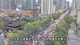 成都一劳斯莱斯自燃，引擎盖蹿起数米高火焰、被烧出大洞，现场！