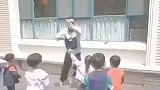 能看出来，他很喜欢这份工作
