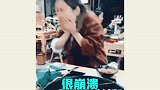 吃火锅的奇葩方式，你们为了吃是不择手段
