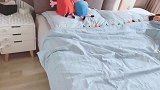 真会玩！幸亏看了一眼，要不然你让妈妈睡在哪啊