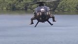士兵坐在直升机舱门外面，难道不怕掉下去吗？