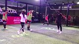 无私助攻+秀脚下活！3V3足球对抗赛 博格巴队轻取王霏霏队