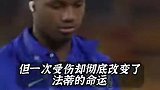巴萨众将庆祝夺冠 法蒂坐在自己的座位上玩手机