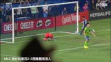 伊布在美国踢球就是碾压！对手拉都拉不住 轻松双响统治力太强