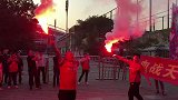 血战天津保卫重庆！摇滚+烟火球迷赛前助威保级大战