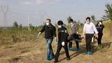 陕西靖边被活埋母亲担心儿子进监狱 村民：她曾说是自己爬进去的