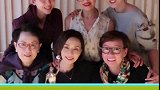 蔡少芬挺8月孕肚参加姐妹聚会，抱着孕肚开心比耶好事将近