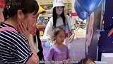 李小璐带甜馨游玩被拍，两人关系疑似破裂，甜馨脸上都是失落