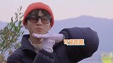 太沙雕！王俊凯用卫衣带子模仿甩面，表情陶醉动作娴熟极具信念感