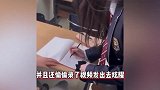 IVE成员李瑞疑遭霸凌，总被围追要签名，被迫半蹲签完一整本
