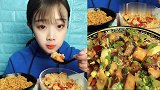 小可爱美女直播吃腊肠炒饭，一口咬下去超过瘾，是我向往的生活