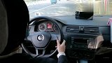 美女科目三第一次道路练习，教练狂喊：慢慢的，慢慢的，油不花钱