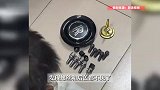 劳斯莱斯在汽修店换胎，大娘将螺丝当废品顺走