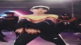 tfboys：王俊凯律动扭胯舞也太撩了，这谁顶得住呀？