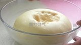 发面别蒸馒头了，不加黄油不用烤箱，锅里一整就好的蒸面包