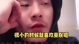 王大雷此前透露小时候是曼联球迷 结果被人拍到穿利物浦