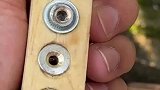 牛人用木头和火柴自制手枪式玩具