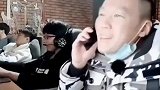 男子变音萌妹打电话，惊呆旁边小伙，旁边小伙绝对不会网恋