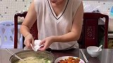 竹竿兄洪小洁今天晚上吃什么
