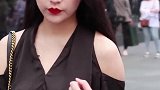 小姐姐身材简直太好了吧，完美驾驭小黑裙，太美啦！