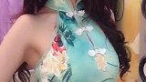 衣服很多件，还是喜欢旗袍最好看
