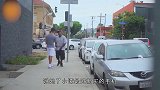 捡到东西不想还男子将手机占为己有，拿走瞬间身体突然抽搐