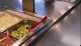 肯德基第一家连锁店。在里面享用8美元自助餐。鸡块和沙拉随便吃