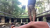 妹子河里下钩钓鱼，晚上来收钩发现大物，肥鲶鱼还真不少