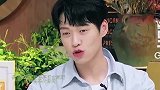 明星追星也疯狂，魏大勋成追星锦鲤，赵丽颖把自己追成了当红花旦