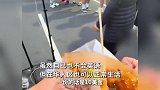 小伙在美国摆摊卖饼日入1千美金：1个月能挣近2万