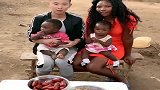 中国小伙在非洲捡个媳妇，还赠送两个孩子，小伙这么跟妈妈说！