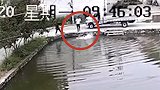 寻人致谢！幼童玩扭扭车掉进池塘，路过司机一秒也没犹豫