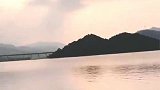 农村大叔下午野河里刚钓上来的这是啥鱼你们有认识的吗