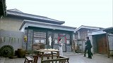 敌人要来了，小伙回去安顿好家人