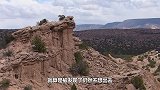 男子隐居沙漠25年，被找到仍不肯走，看到里面瞬间惊艳！