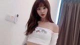 美女小姐姐在卧室尬舞，总感觉好像少了点什么！