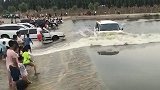 山是山河是河，过河还得丰田霸道，网友：不愧是日系的越野车！