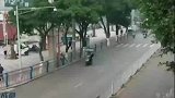 人行道前稍微等一会，也不会弄得七旬老人命丧于此