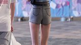 三里屯牛仔短裤长腿美女穿搭街拍穿搭 辣妹 大长腿