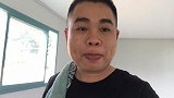 民工小伙十一不回家过节，瞬间变成刷漆工人，看看这技术咋样
