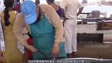 实拍：墨西哥朋友现场宰鱼，刀工非常熟练，中国人：真厉害
