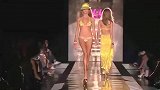 美女的t台魅力表演：时尚精致的容颜，气质不俗