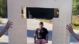 男人不能吃太饱，本以为会撞上，小伙的反应真绝了