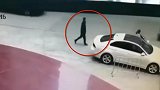 全程被拍！男子尾随进轿车内抢劫 女司机被迫转账3.5万