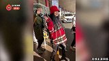 钟丽缇夫妇现身机场！现场热舞飞吻送祝福，张伦硕“冷脸”站一旁