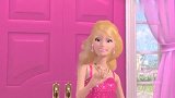 芭比之梦想豪宅：芭比被缩小枪变小了，变成了洋娃娃一样，好可爱