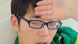 老婆叫老公起床发现老公发高烧，下一秒就拿来香肠做烧烤，太逗了