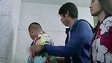 男子打算用丝袜打劫，女子很吃惊，这不是我的丝袜么