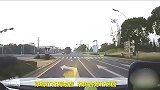 高速飞车疯狂过路口，吓得司机一声吼！